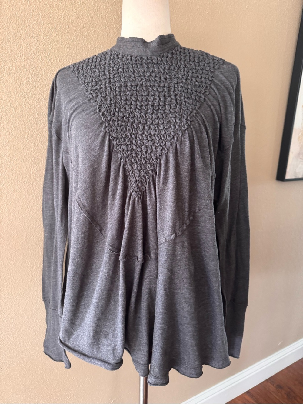 Smocked Yoke Long-Sleeve Pullover Sweatshirt Charcoal FREE PEOPLE NEW ROMANTICS - Picture 5 of 13